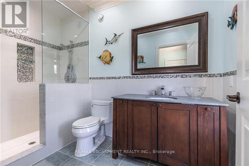 2659 #2 Side Road Crescent, Burlington, ON - Indoor Photo Showing Bathroom