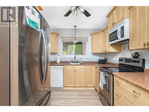 4110 Highland Park Drive, Armstrong, BC - Indoor Photo Showing Kitchen