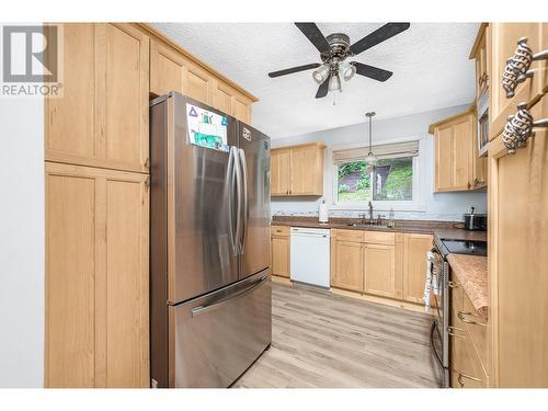 4110 Highland Park Drive, Armstrong, BC - Indoor Photo Showing Kitchen