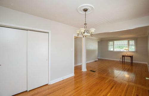 401 East 43Rd Street, Hamilton, ON - Indoor Photo Showing Other Room