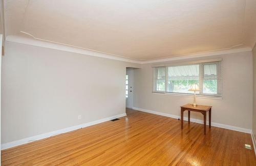 401 East 43Rd Street, Hamilton, ON - Indoor Photo Showing Other Room