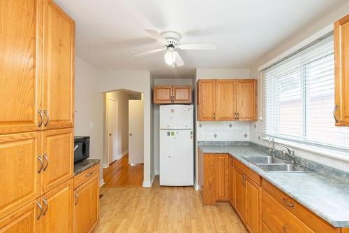 401 East 43Rd Street, Hamilton, ON - Indoor Photo Showing Kitchen With Double Sink