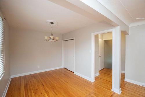 401 East 43Rd Street, Hamilton, ON - Indoor Photo Showing Other Room