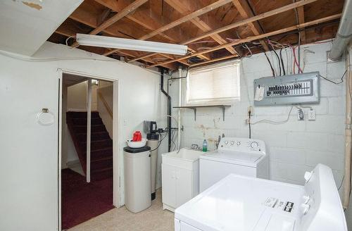 401 East 43Rd Street, Hamilton, ON - Indoor Photo Showing Laundry Room