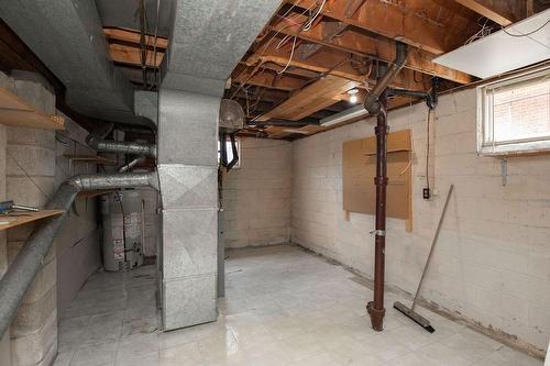 401 East 43Rd Street, Hamilton, ON - Indoor Photo Showing Basement