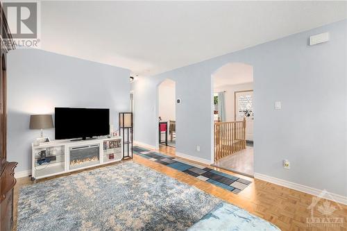 25 Glamorgan Drive, Kanata, ON - Indoor Photo Showing Living Room