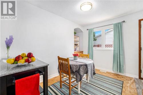 25 Glamorgan Drive, Kanata, ON - Indoor Photo Showing Dining Room