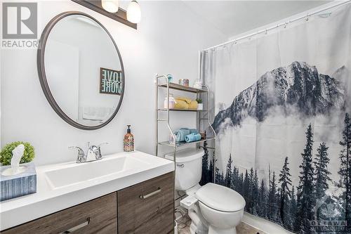 25 Glamorgan Drive, Kanata, ON - Indoor Photo Showing Bathroom