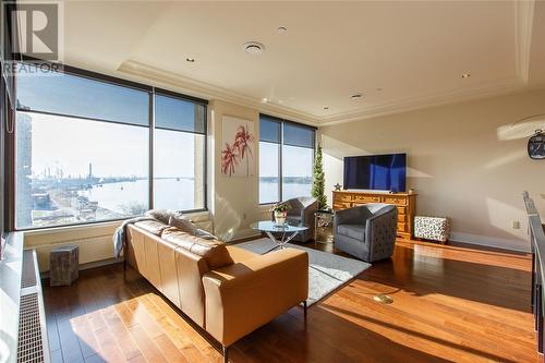 201 Front Street North Unit# 604, Sarnia, ON - Indoor Photo Showing Living Room