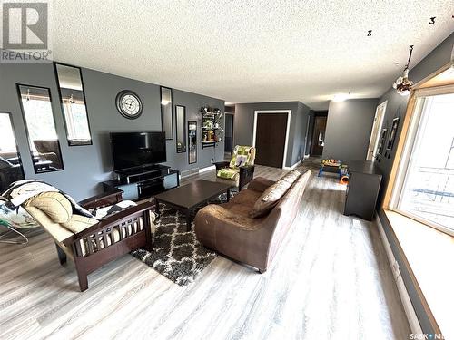 356 Eastview Street, Burstall, SK - Indoor Photo Showing Living Room