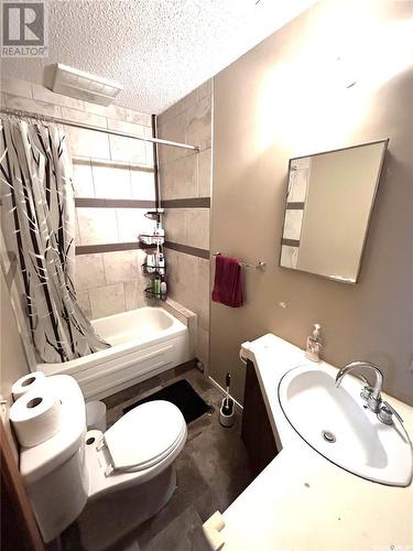 356 Eastview Street, Burstall, SK - Indoor Photo Showing Bathroom