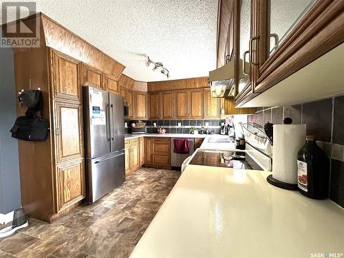 356 Eastview Street, Burstall, SK - Indoor Photo Showing Kitchen