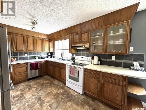 356 Eastview Street, Burstall, SK - Indoor Photo Showing Kitchen