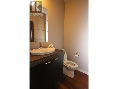 367 Trumpeter Court, Kelowna, BC - Indoor Photo Showing Bathroom