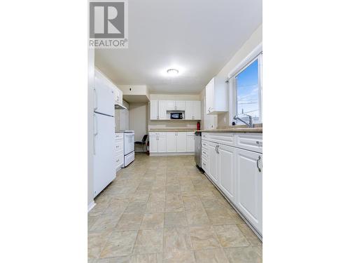 30-36 Wedeene Street, Kitimat, BC - Indoor Photo Showing Kitchen