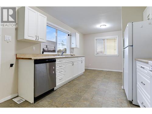 30-36 Wedeene Street, Kitimat, BC - Indoor Photo Showing Kitchen