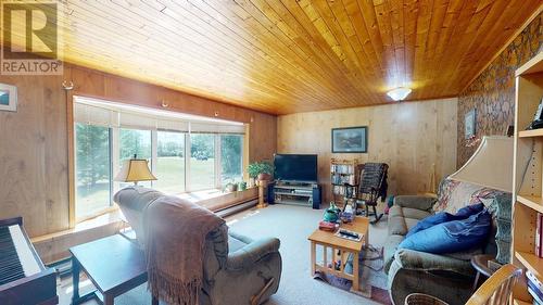 3146 246 Road, Fort St. John, BC - Indoor Photo Showing Living Room