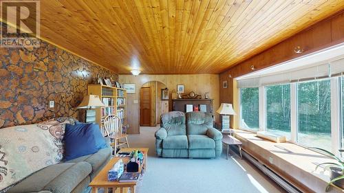 3146 246 Road, Fort St. John, BC - Indoor Photo Showing Living Room