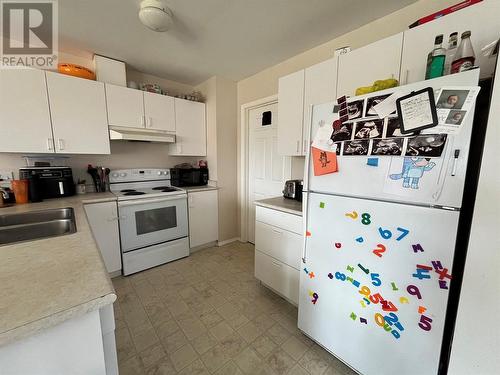 1717 Willowbrook Crescent, Dawson Creek, BC - Indoor Photo Showing Kitchen With Double Sink