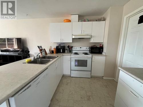 1717 Willowbrook Crescent, Dawson Creek, BC - Indoor Photo Showing Kitchen With Double Sink