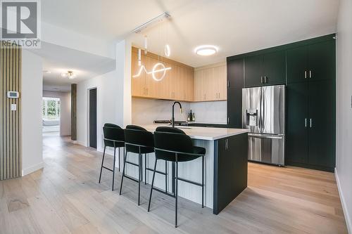 1128 Sunset Drive Unit# 1603, Kelowna, BC - Indoor Photo Showing Kitchen