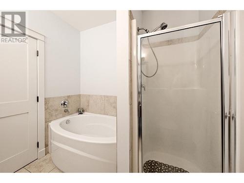 511 Yates Road Unit# 104, Kelowna, BC - Indoor Photo Showing Bathroom
