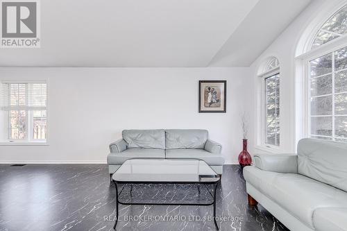 13 Osprey Ridge Road, Barrie, ON - Indoor Photo Showing Living Room