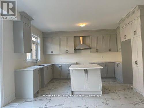 29 Claremont Drive, Brampton, ON - Indoor Photo Showing Kitchen