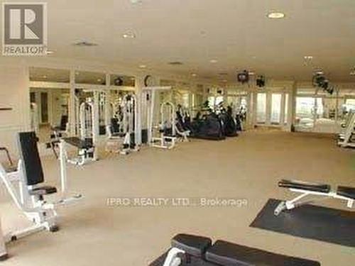 812 - 35 Kingsbridge Gardens, Mississauga, ON - Indoor Photo Showing Gym Room