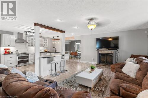 170 William Street, South Bruce Peninsula, ON - Indoor Photo Showing Living Room With Fireplace