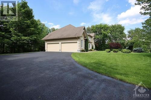 1085 Tomkins Farm Crescent, Ottawa, ON - Outdoor