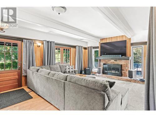 1451 Mountview Road, Vernon, BC - Indoor Photo Showing Living Room With Fireplace