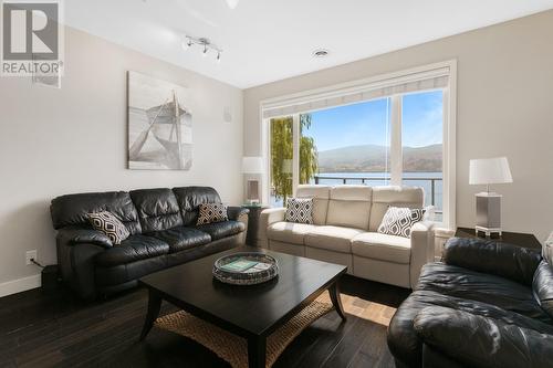 4014 Pritchard Drive Unit# 1303, West Kelowna, BC - Indoor Photo Showing Living Room