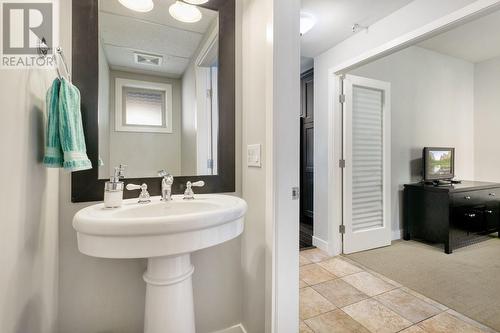 4014 Pritchard Drive Unit# 1303, West Kelowna, BC - Indoor Photo Showing Bathroom