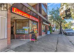 4572 W 10TH AVENUE  Vancouver, BC V6R 2J1