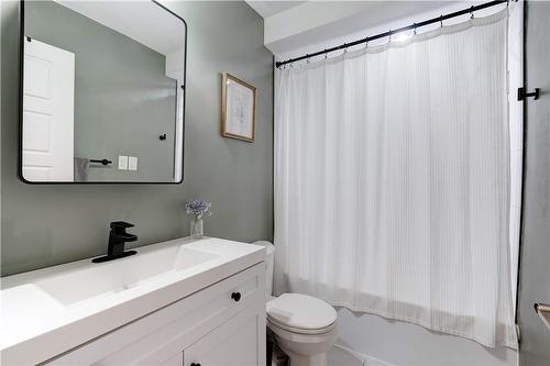 22 Garden Crescent, Hamilton, ON - Indoor Photo Showing Bathroom