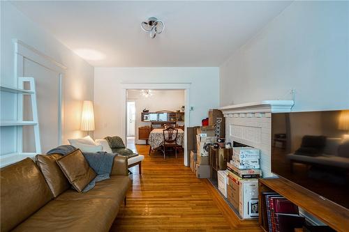 42 Balsam Avenue N, Hamilton, ON - Indoor Photo Showing Living Room