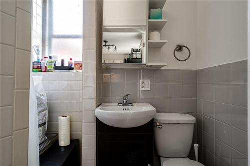 42 Balsam Avenue N, Hamilton, ON - Indoor Photo Showing Bathroom