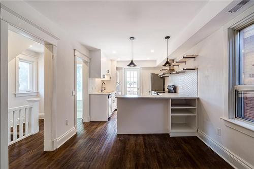 42 Balsam Avenue N, Hamilton, ON - Indoor Photo Showing Kitchen