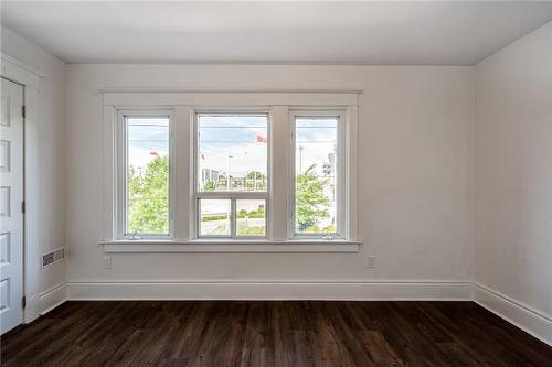 42 Balsam Avenue N, Hamilton, ON - Indoor Photo Showing Other Room