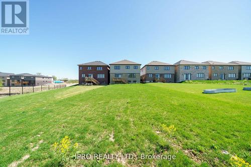 37 Bee Crescent, Brantford, ON - Outdoor