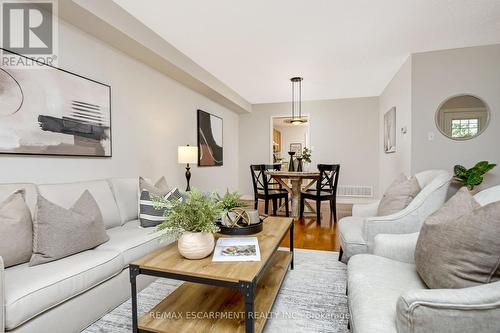 151 Academy Place, Guelph/Eramosa (Rockwood), ON - Indoor Photo Showing Living Room