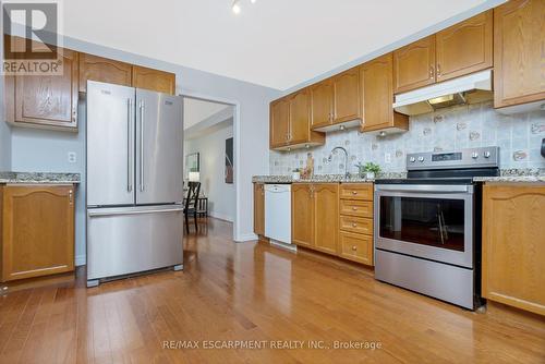 151 Academy Place, Guelph/Eramosa (Rockwood), ON - Indoor Photo Showing Kitchen