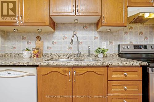 151 Academy Place, Guelph/Eramosa (Rockwood), ON - Indoor Photo Showing Kitchen