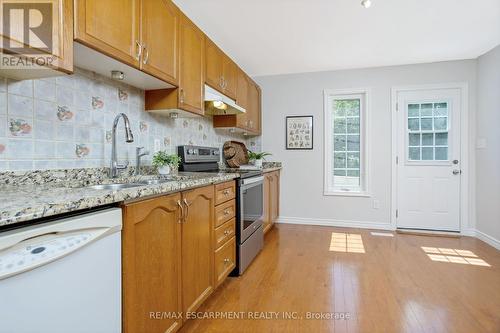 151 Academy Place, Guelph/Eramosa (Rockwood), ON - Indoor Photo Showing Kitchen