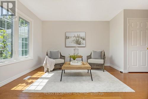 151 Academy Place, Guelph/Eramosa (Rockwood), ON - Indoor Photo Showing Living Room