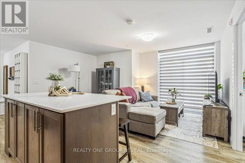 220 - 1 Redfern Avenue, Hamilton, ON - Indoor Photo Showing Living Room
