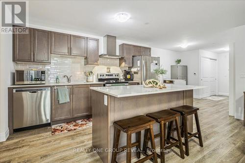 220 - 1 Redfern Avenue, Hamilton (Mountview), ON - Indoor Photo Showing Kitchen With Stainless Steel Kitchen With Upgraded Kitchen