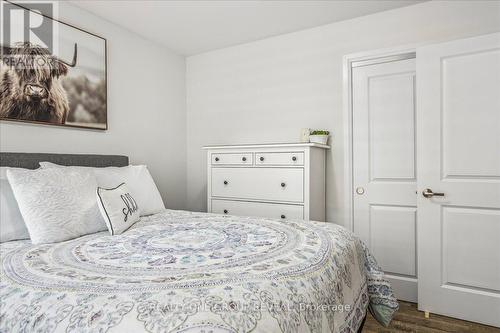 220 - 1 Redfern Avenue, Hamilton, ON - Indoor Photo Showing Bedroom