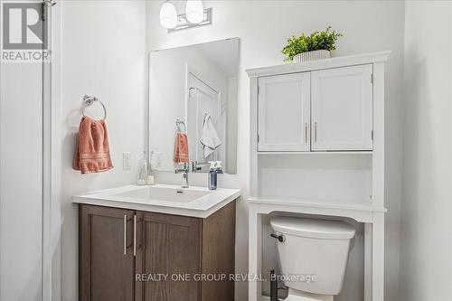 220 - 1 Redfern Avenue, Hamilton (Mountview), ON - Indoor Photo Showing Bathroom